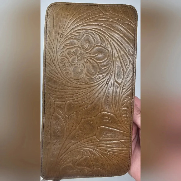 HOBO Vintage Hide Embossed Mink Leather Wristlet NWT $118 - Picture 3 of 16